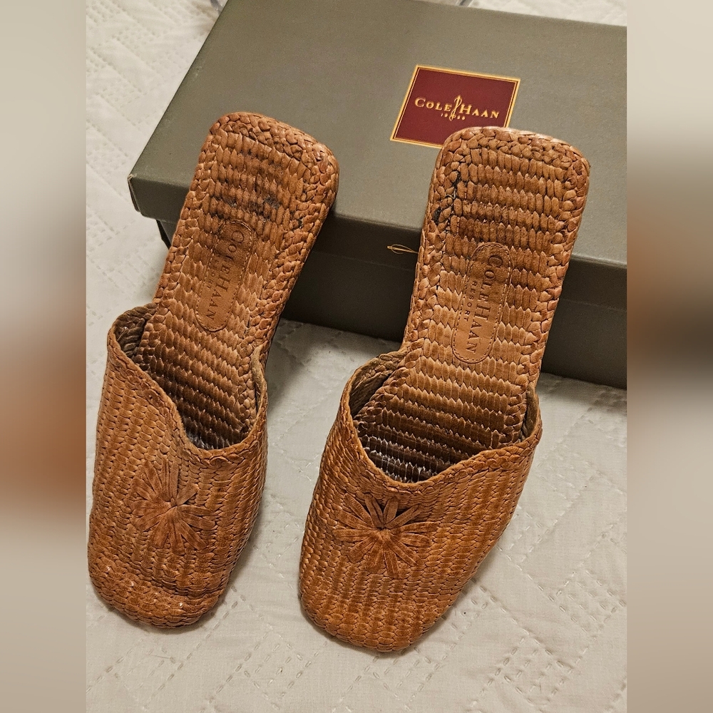 Cole Haan Flats Vallette Open Back Tan Weave Texture, Size 8 B